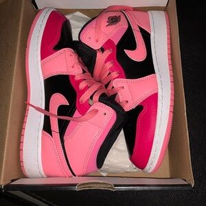 Air Jordan 1 Mids